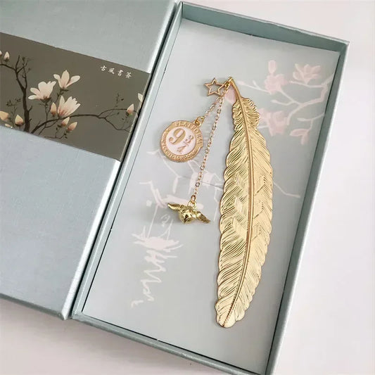 Marque-page Harry Potter Vif d’Or – Plume & Pompon Maisons Poudlard